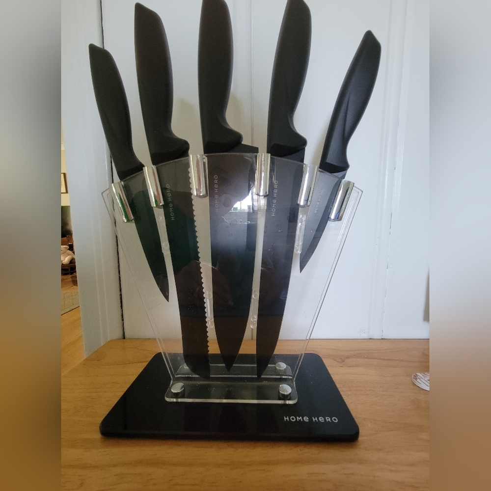 Knife set.. 5 piece in rack.....GUC